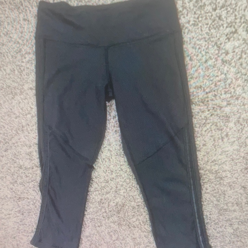 Lululemon Capri Leggings Womens Size 4 Black Zip Pocket Mid-Rise Gym Workout